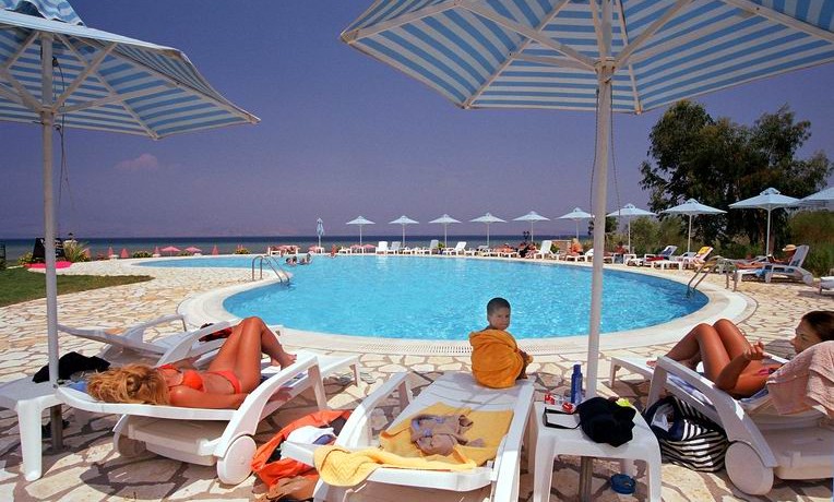 Chrismos_pool_view