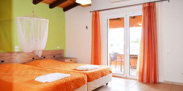 2016-5-PERITHIADSC_0971_bedroomArtemis-2