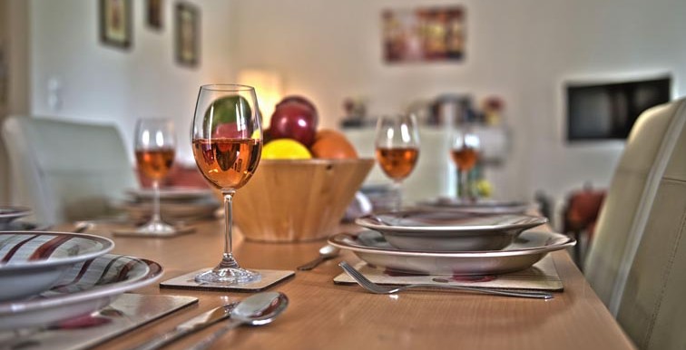 ANNA MAY_DINNING TABLE